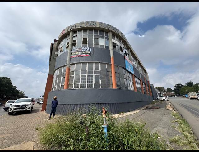 6,600M² WAREHOUSE TO LET IN INDUSTRIA WEST