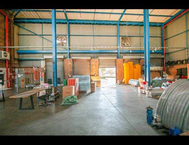 2,128M² WAREHOUSE TO LET IN SPARTAN