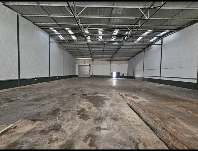 590M² WAREHOUSE TO LET IN ATLANTIC HILLS
