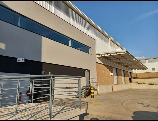 3,573M² WAREHOUSE TO LET IN POMONA