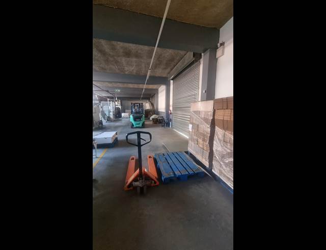800M² WAREHOUSE TO LET IN CONGELLA