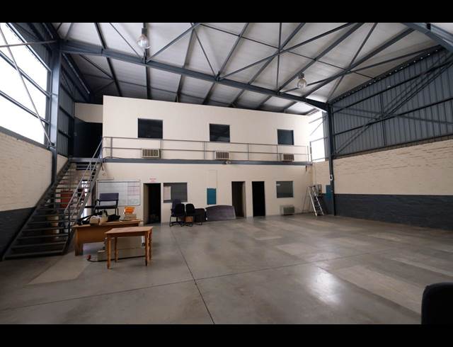 500M² WAREHOUSE TO LET IN LONGMEADOW