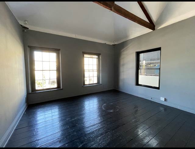 195M² BUILDING TO LET IN GARDENS