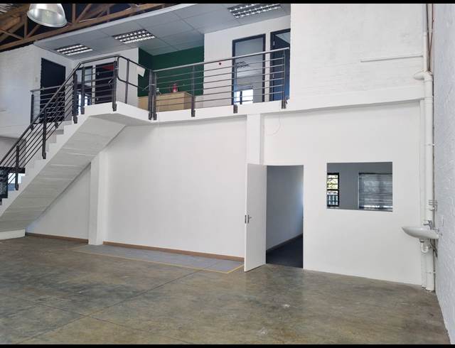 221M² WAREHOUSE RENTED IN WESTLAKE