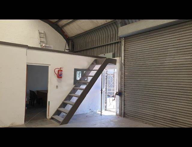 140M² WAREHOUSE TO LET IN KILLARNEY GARDENS