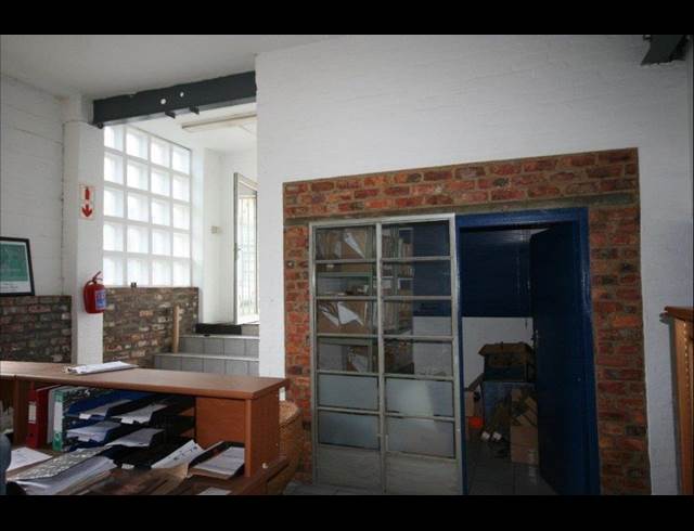 214M² WAREHOUSE TO LET IN PAROW EAST