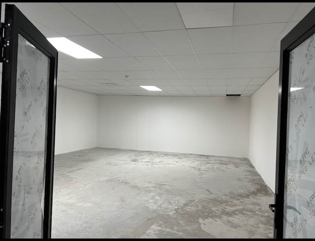 98M² MEDICAL SUITE TO LET IN OTTERY