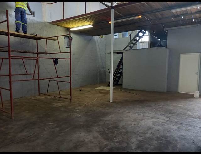 172M² WAREHOUSE TO LET IN JACOBS