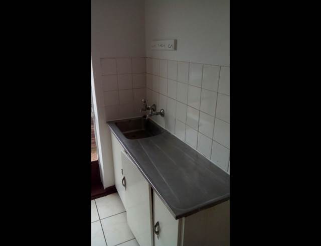 1 bed property to rent in FLORIDA