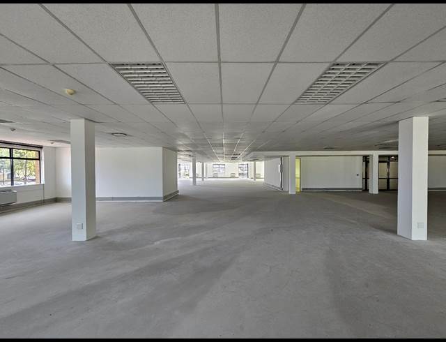 1,014M² OFFICE TO LET IN PLATTEKLOOF