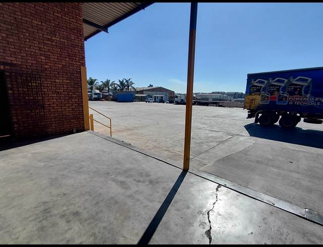 850M² WAREHOUSE TO LET IN POMONA