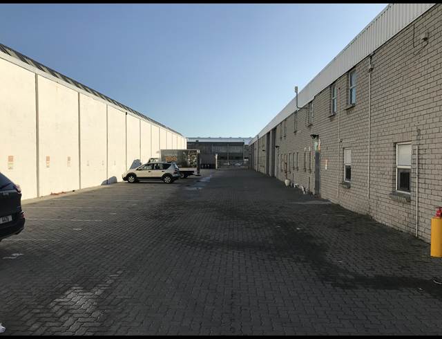 490M² WAREHOUSE RENTED IN EPPING INDUSTRIAL