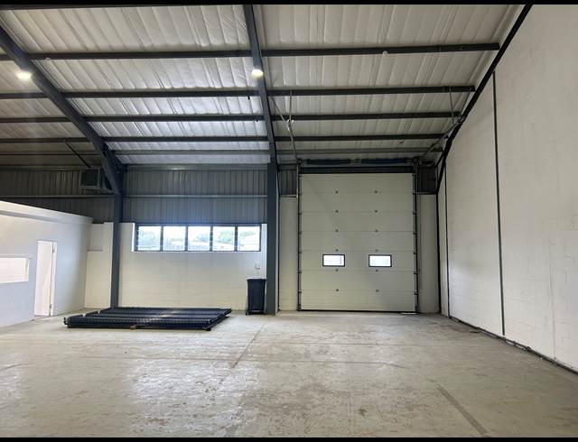 362M² WAREHOUSE TO LET IN RETREAT
