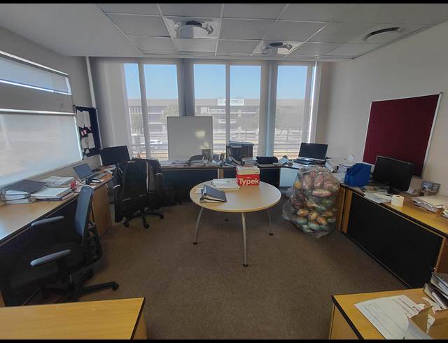 444M² OFFICE TO LET IN MIDRIDGE PARK