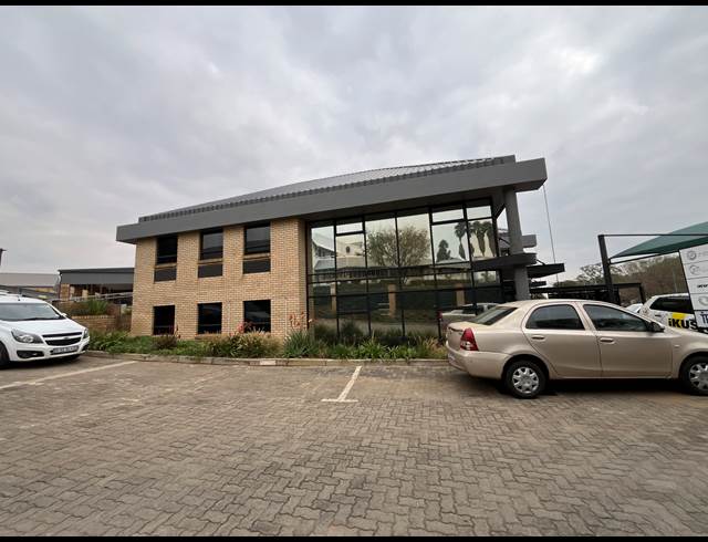 267M² OFFICE TO LET IN MEADOWDALE