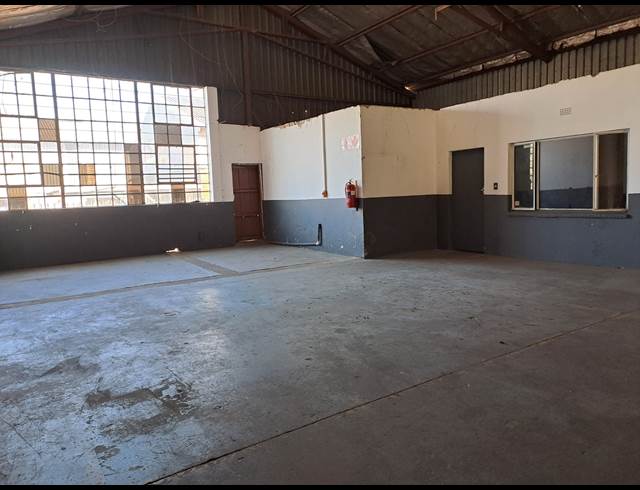 300M² WAREHOUSE TO LET IN ANDERBOLT