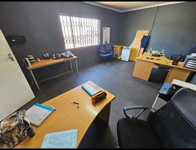 1,000M² WAREHOUSE TO LET IN BOKSBURG EAST