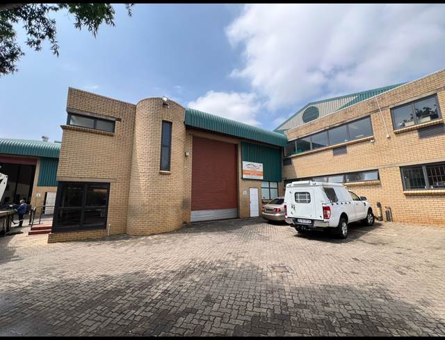 543M² WAREHOUSE TO LET IN ROOIHUISKRAAL