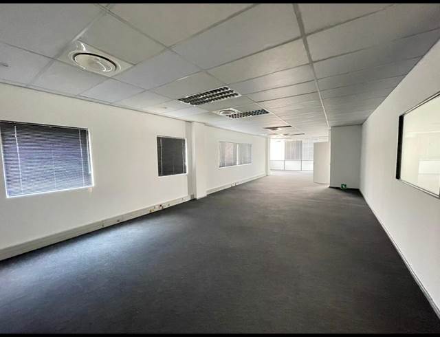 645M² OFFICE TO LET IN SPRINGFIELD PARK