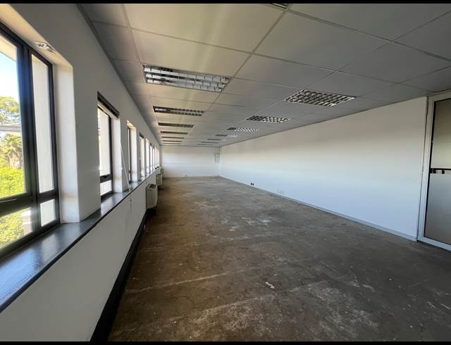 97M² OFFICE TO LET IN HYDE PARK