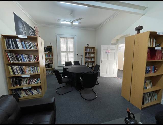 870M² BUILDING TO LET IN GARDENS