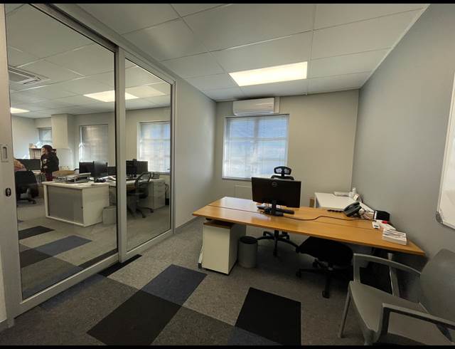 425M² OFFICE TO LET IN BRYANSTON