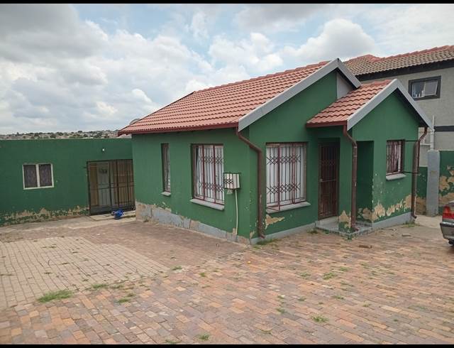 2 BEDROOM FREESTANDING TO LET IN COSMO CITY