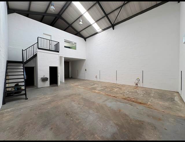 200M² WAREHOUSE TO LET IN STRAND INDUSTRIA