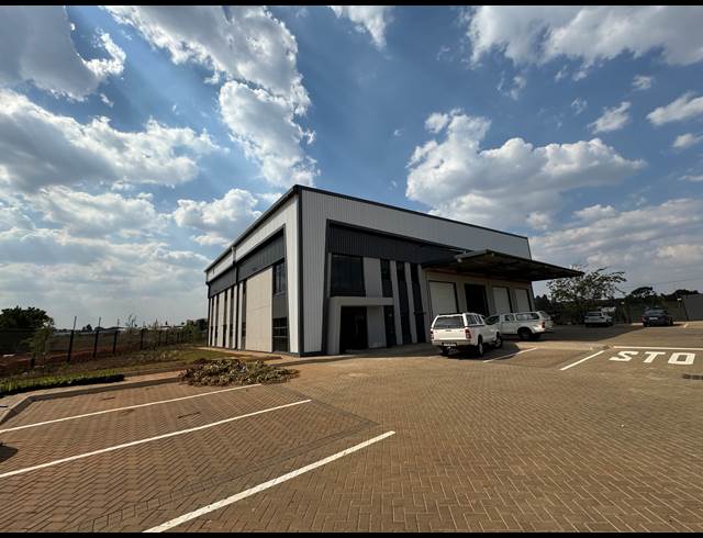 2,050M² WAREHOUSE TO LET IN JET PARK