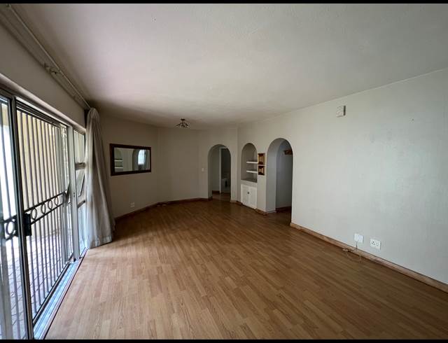 2 BEDROOM APARTMENT RENTED IN BRYANSTON