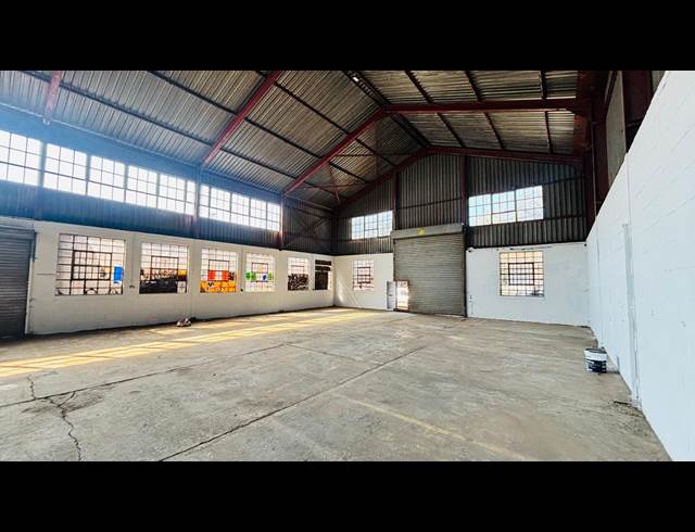 350M² WAREHOUSE TO LET IN ROODEPOORT
