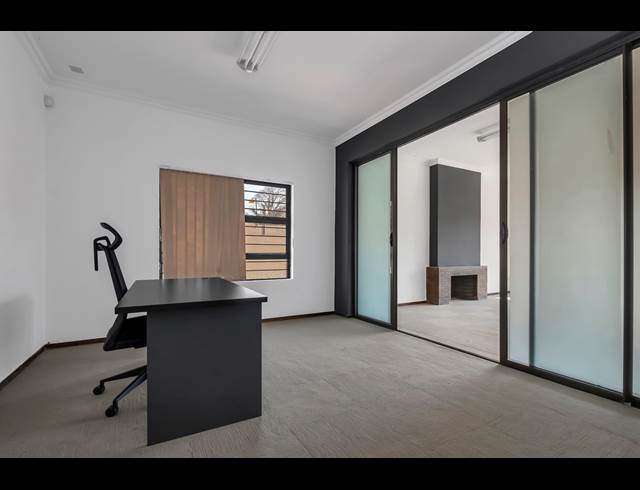 375M² OFFICE TO LET IN MELROSE