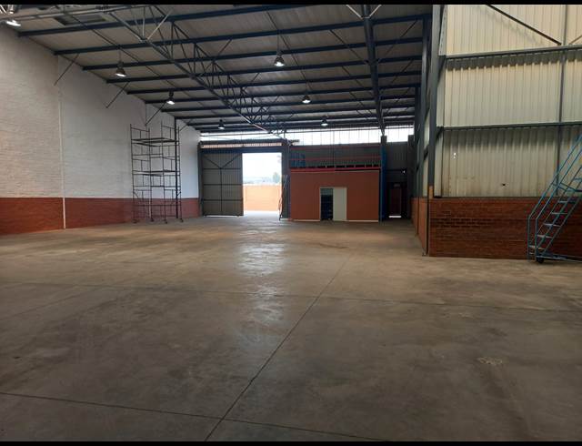 950M² WAREHOUSE TO LET IN POMONA