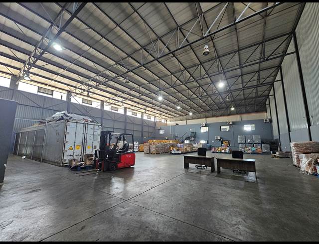 1,310M² WAREHOUSE TO LET IN TUNNEY