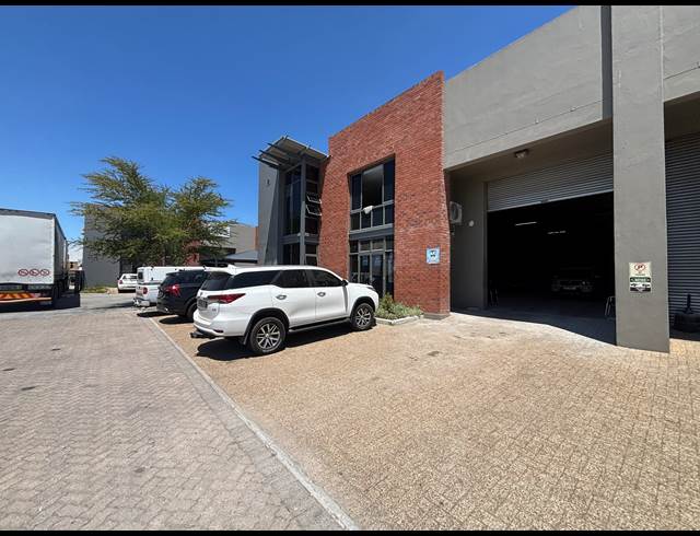 547M² WAREHOUSE TO LET IN STIKLAND INDUSTRIAL