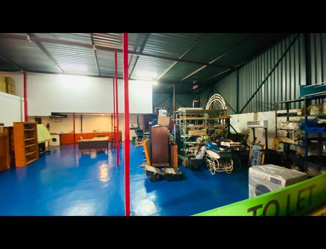 332M² WAREHOUSE TO LET IN ROOIHUISKRAAL