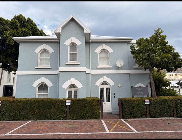 217M² OFFICE TO LET IN WATERFRONT