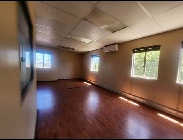 261M² OFFICE TO LET IN HALFWAY HOUSE