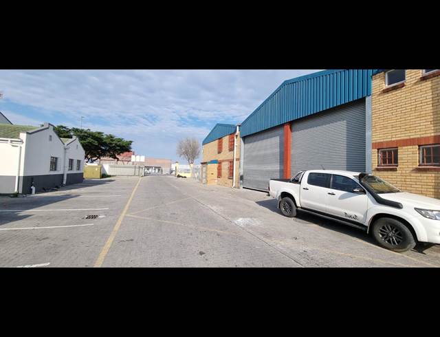 293M² WAREHOUSE TO LET IN AIRPORT INDUSTRIA