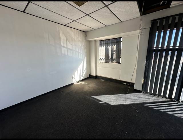 138M² OFFICE TO LET IN SUNNYROCK