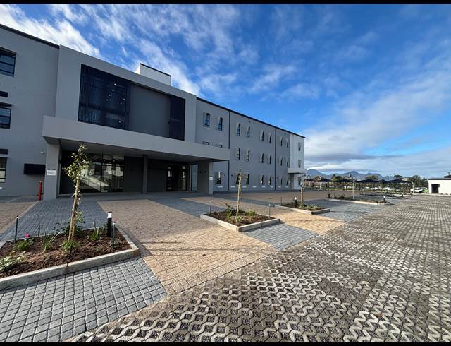 79M² MEDICAL SUITE TO LET IN PAARDEVLEI