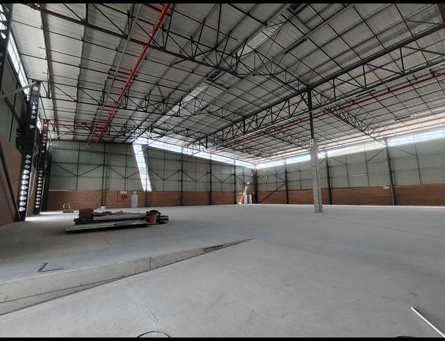 2,208M² WAREHOUSE TO LET IN AIRPORT PARK