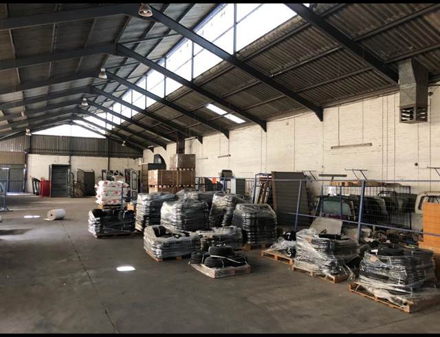 794M² WAREHOUSE TO LET IN TRIANGLE FARM
