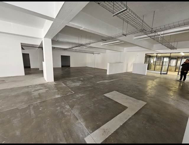 1,001M² OFFICE TO LET IN WOODSTOCK