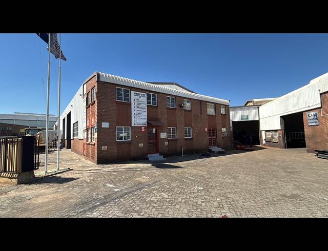 690M² WAREHOUSE TO LET IN JET PARK