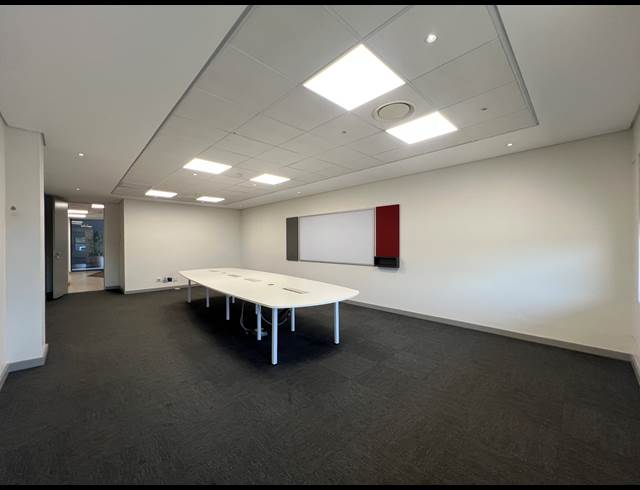 196.60M² OFFICE TO LET IN HIGHVELD