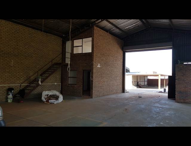 500M² FACTORY TO LET IN ANDERBOLT