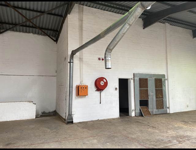 1,337M² WAREHOUSE TO LET IN WESTLAKE