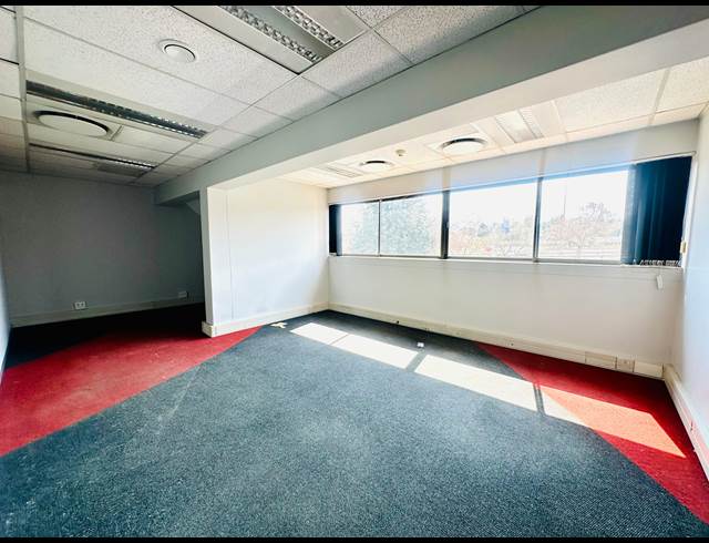 325.90M² OFFICE TO LET IN WOODMEAD