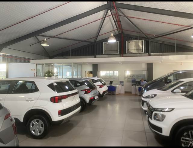 1,903M² SHOWROOM TO LET IN PAARDEN EILAND